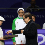 جکی چان مدال نقره را به زهرا رحیمی اهدا کرد/ 9 شهریور 1403