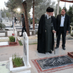 رهبر انقلاب در حرم مطهر امام راحل و گلزار شهدای بهشت زهرا (س) حضور یافتند / 11 بهمن 1402