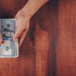 تجار مهره های اصلی کنترل بازار ارز/مسیر بازگشت ارزهای صادراتی هموار می شود؟