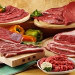 توزیع گوشت گرم گوسفندی و گوساله با نرخ مصوب در بازار