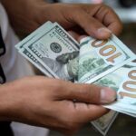 حذف تدریجی ارز ۴۲۰۰ تومانی از کالا‌های اساسی/گندم و دارو مستثنی شدند