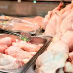 قیمت هر کیلو مرغ در بازارهای جهانی ۱.۷۰ سنت