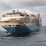 نابودی ۳ هزار و ۹۶۵ خودرو فولکس واگن در کشتی آتش گرفته