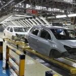 چرا دولت سهام خودروسازان را واگذار نمی کند؟