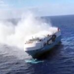 کشتی باری حامل پورشه و لامبورگینی در اقیانوس اطلس آتش گرفت