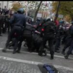 برخورد پلیس فرانسه با آشوبگران مقابل سفارت ایران