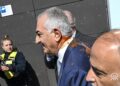رضا پهلوی هدف پرتاب سس گوجه‌فرنگی قرار گرفت؛افتضاح برلین